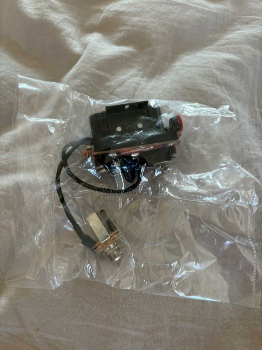 B-Voice Tone V1 Active Bouzouki Pickup - най-новия адаптер за бузуки