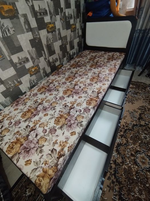 Продам кровать , односпальная.