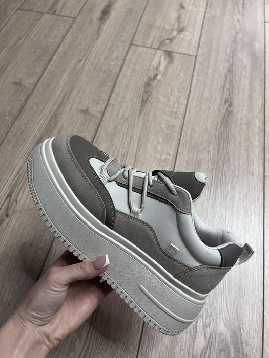 Продам кросовки женские