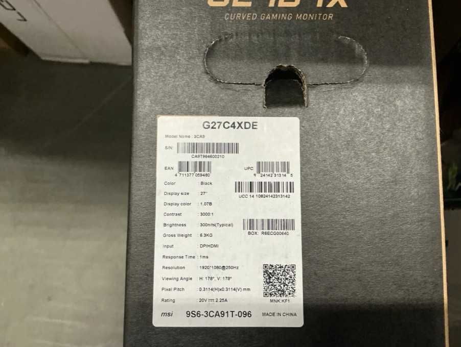 MSI G27C4X monitor gaming curbat