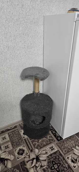 Продам когтеточку с домиком