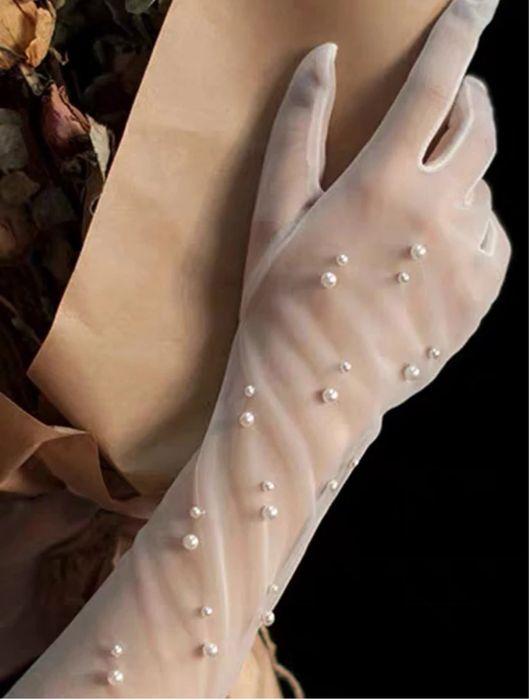 дълги бели ръкавици с перли