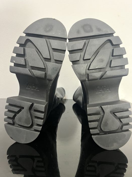 Cizme Zara din piele naturală purtate puțin vin foarte bine în picior