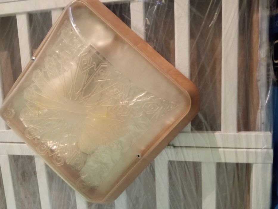 Продам за всё Чехия пис-стол, комод, этажерка,стол,юстри..