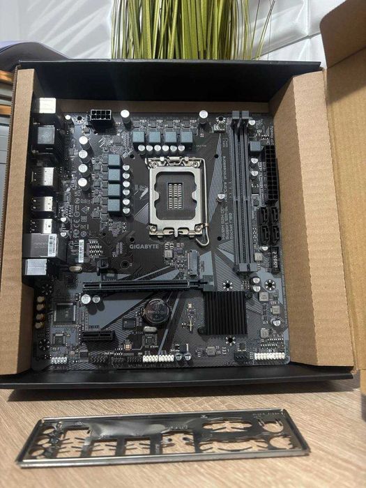 Дънна платка GIGABYTE H610M S2H DDR4 / LGA 1700
