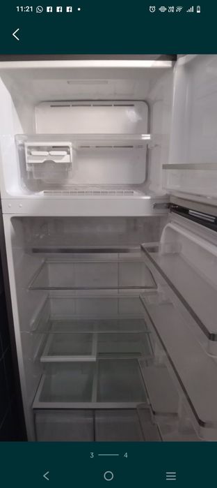 Холодильник очень большой вместительный
