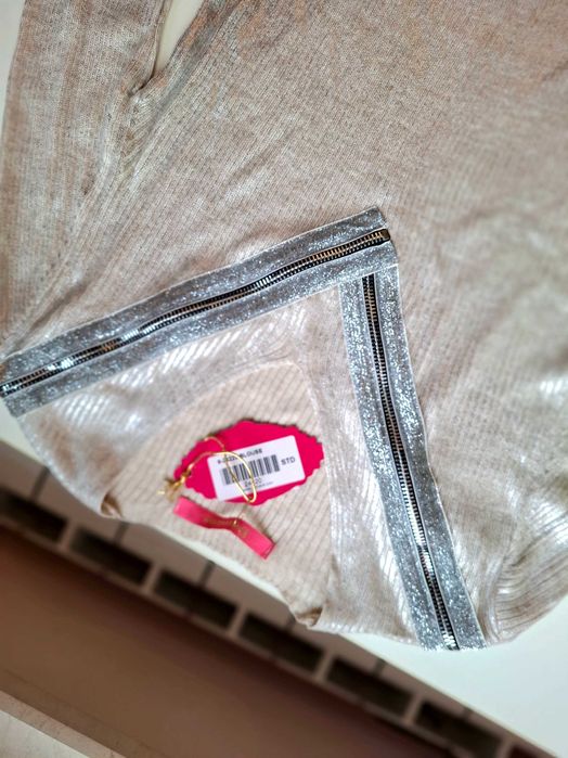 2 броя нови с етикет  дамски блузи по 10лв.