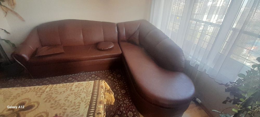 Кожен разтегателен диван