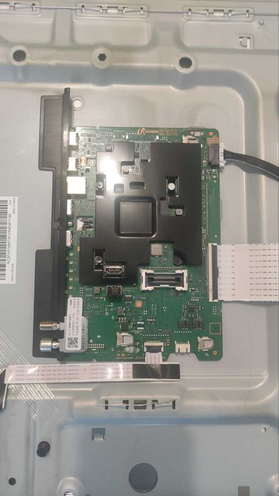 TV SAMSUNG UE43DU8072U 2024г за части