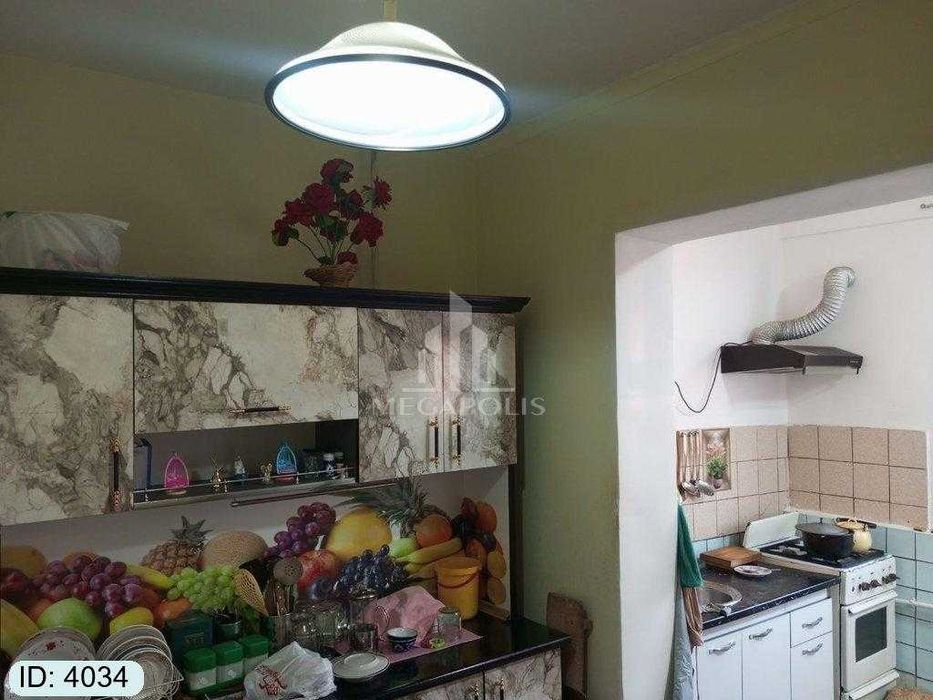 sharq 1 16 maktab tomonda  4 xonalik uy sotiladi №4034