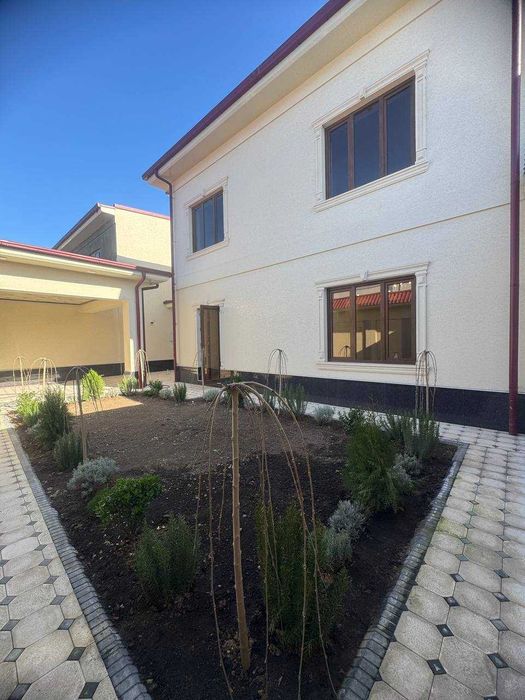 Евродом сзади Экобазара, 2.6-соток