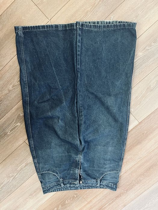 Empty jeans, baggy jeans