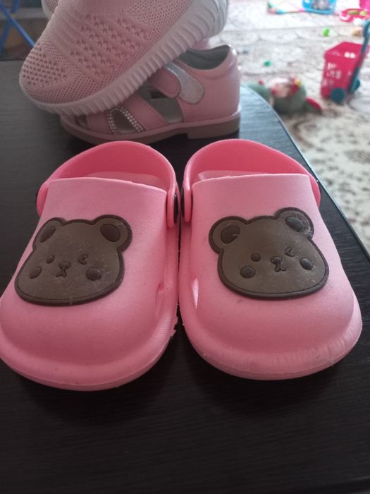 Продам разную обувь на  девочку