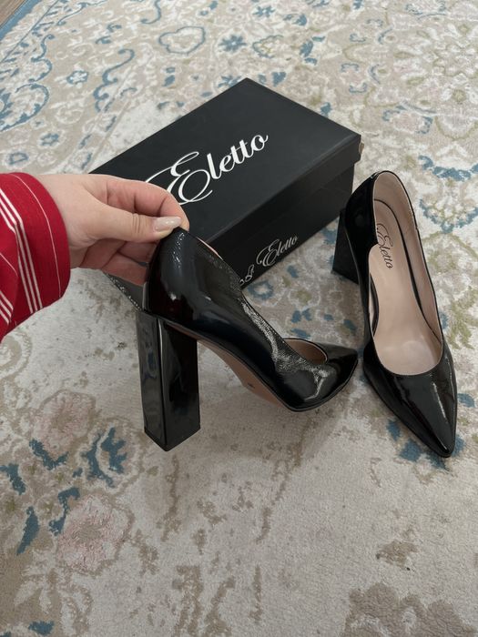 Женские лакированные туфли