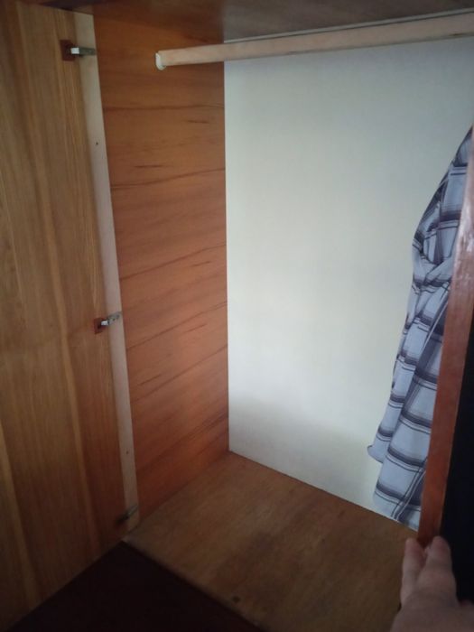 Продам шифоньер с антресолью.