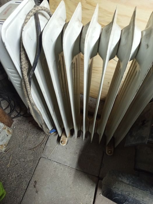 Продаю радиатор отопление. Хорошем состояние. Греят хорошо