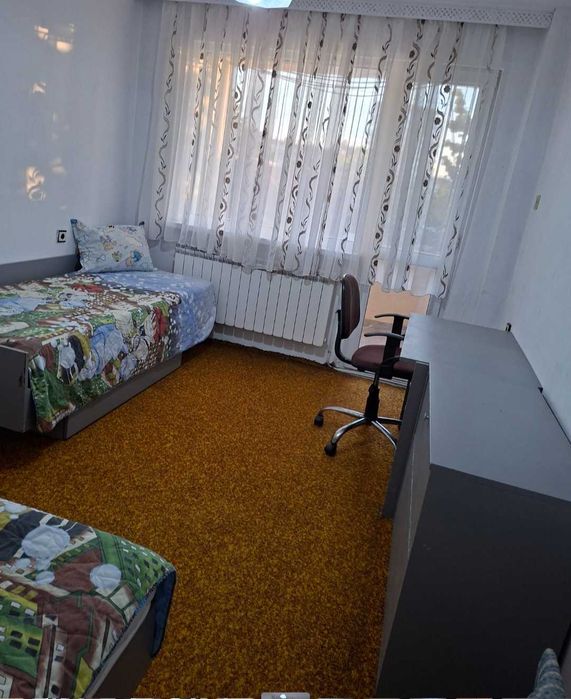 Дава се под наем Тристаен апартамент в Търговище, Изток 1 - 90 кв.м за 330 € - Снимка #1