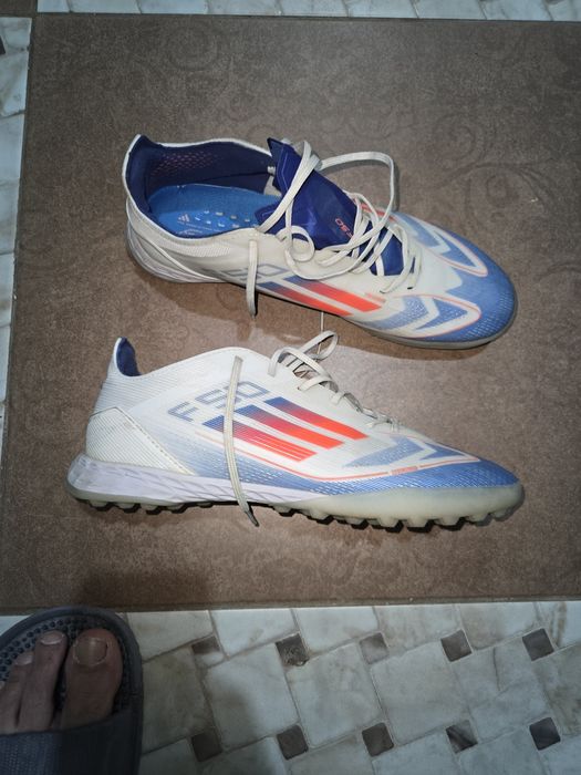 Продам кроссовки для футзала