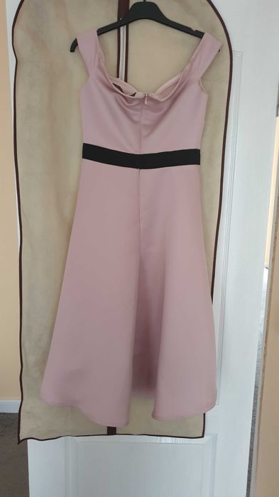 Vand rochii elegante de ocazie