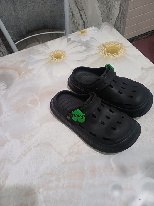 Продаётся для мальчика кроксы