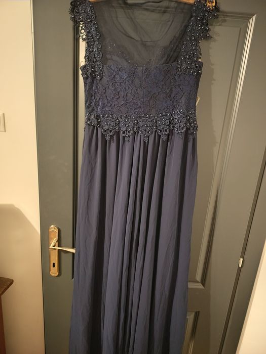 Spre vânzare haine de gala mărimea 44