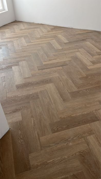 Montaj parchet laminat, SPC, herringbone București
