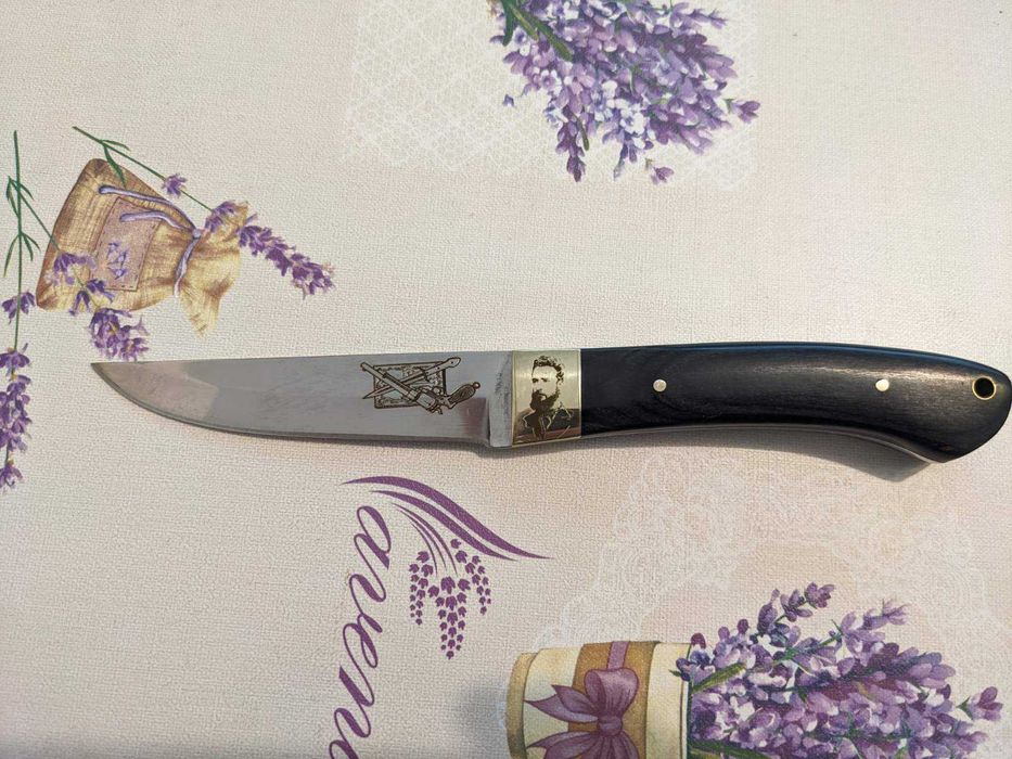 Гравиран нож от неръждаема стомана