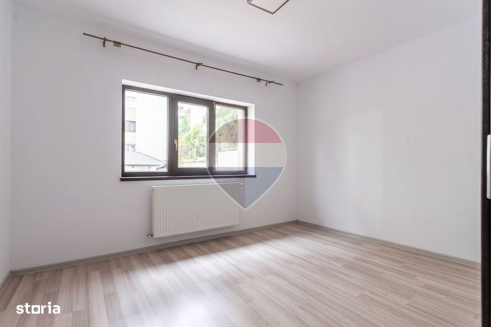 Apartament cu 3 camere, grădină proprie+loc de parcare- Str. Luminii
