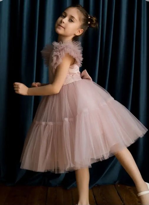 Продам платье нарядное для девочки