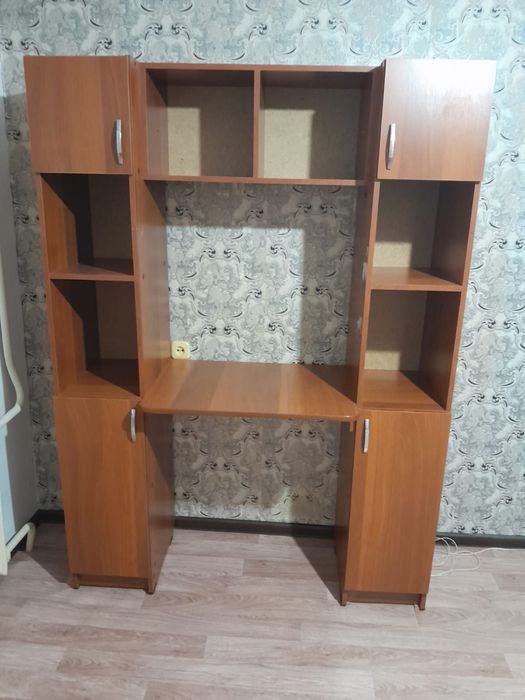 ПРОДАМ шкаф для учебы/ работы за пк