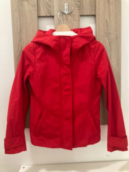 Яке на Benetton, червено