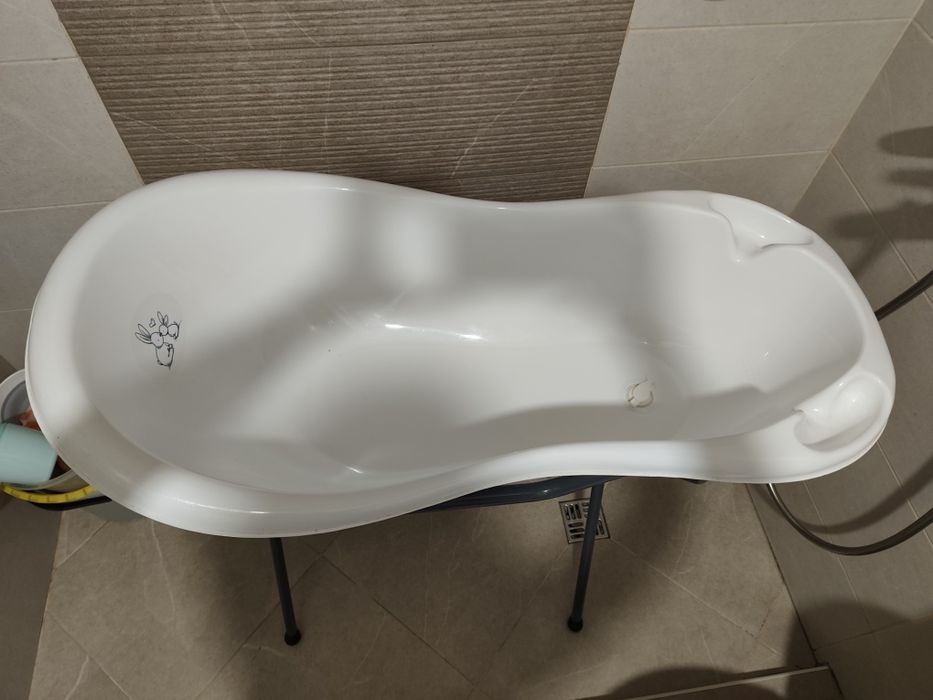 Бебешка вана със стойка