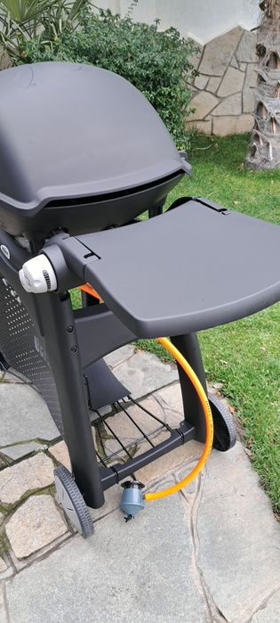 Газово барбекю Weber Q320 с чисто нови скари и горелки0