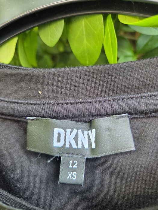 Рокля на марката DKNY