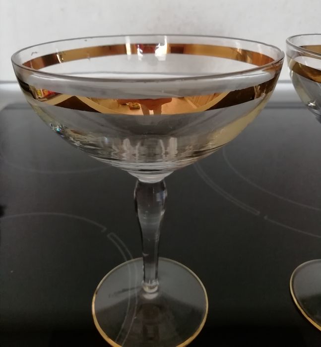 Кристални чаши, купички, 2 бр. вази, 3 бр.плата/ Обща Цена 70 лв.