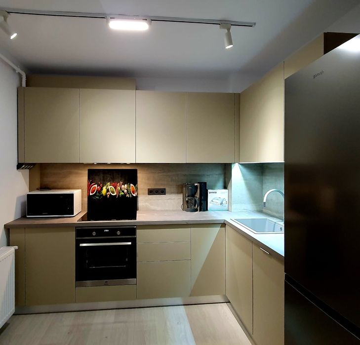 Inchiriez apartament 2 camere White Tower