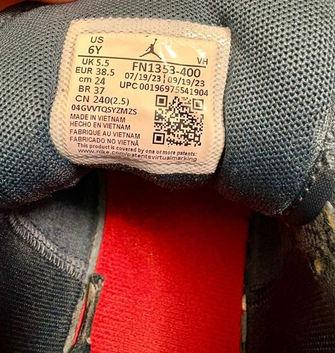 Stop! Vand adidasi Nike Air Jordan 1 MID SE, mar.38,5, in conditii bune