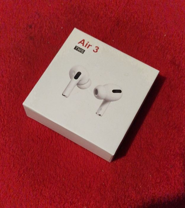 Căști audio wireless.  Funcționează doar o singura casca
