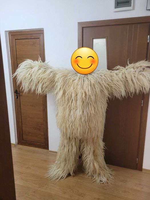 Кукерски костюм изработен от вълнено халище..