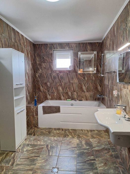 Дава се под наем Къща в Каблешково - 440 кв.м за 408 € - Снимка #15