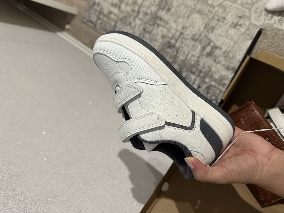 Продам кроссовки