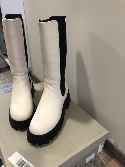 Продавам много симпатични ботушки