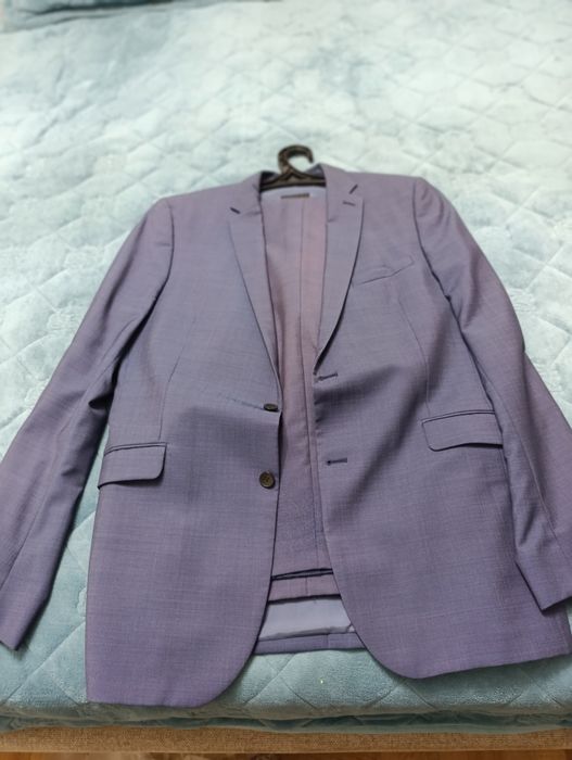 Продам костюмы с брюками