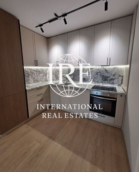 Продава се Тристаен апартамент в Варна, Център - 107 кв.м за 3617 €/кв.м - Снимка #1