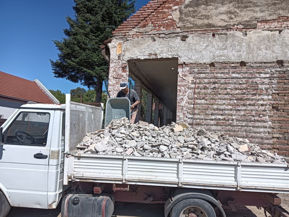 Transport nisip, balastru, piatra concasată .