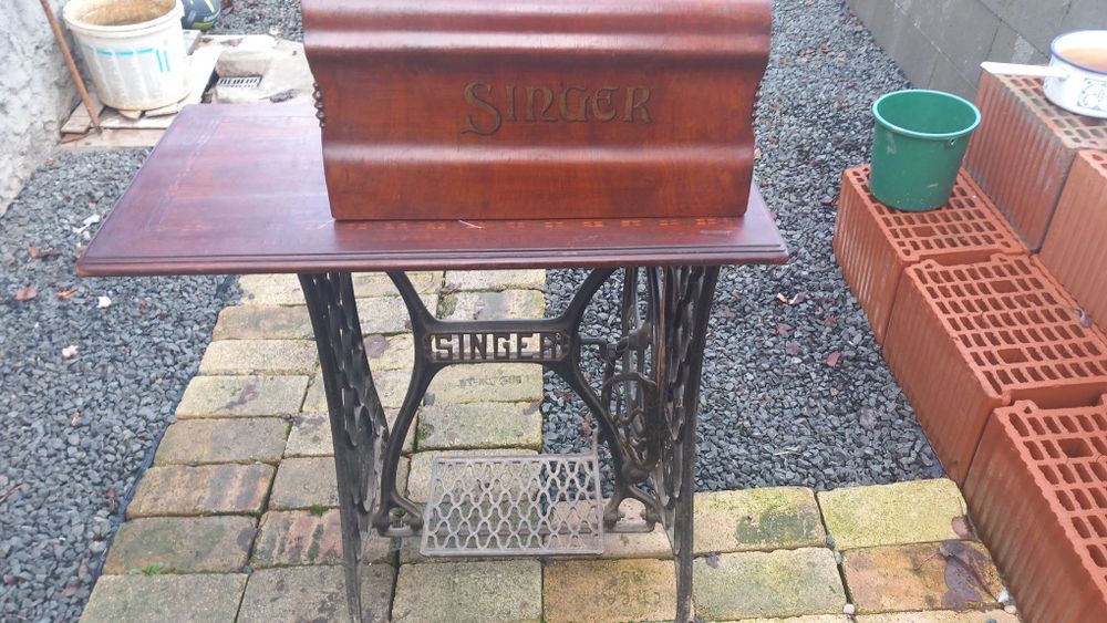 Vând mașină de cusut Singer