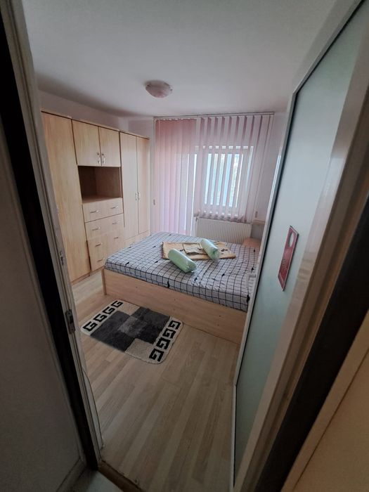 apartament 3 camere de inchiriat