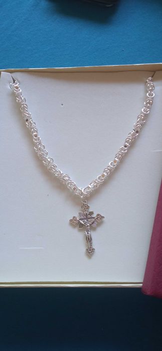 Нов, масивен и дълъг, сребърен ланец в кутия за подарък