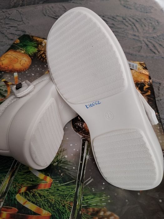 Продам детскую обувь