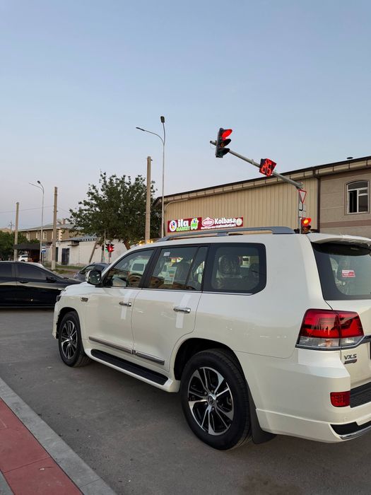 Toyota Land Cruiser 200 2021 — 4